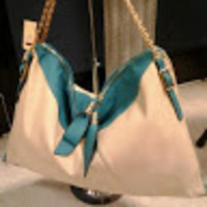 Meet your Posher, Tee